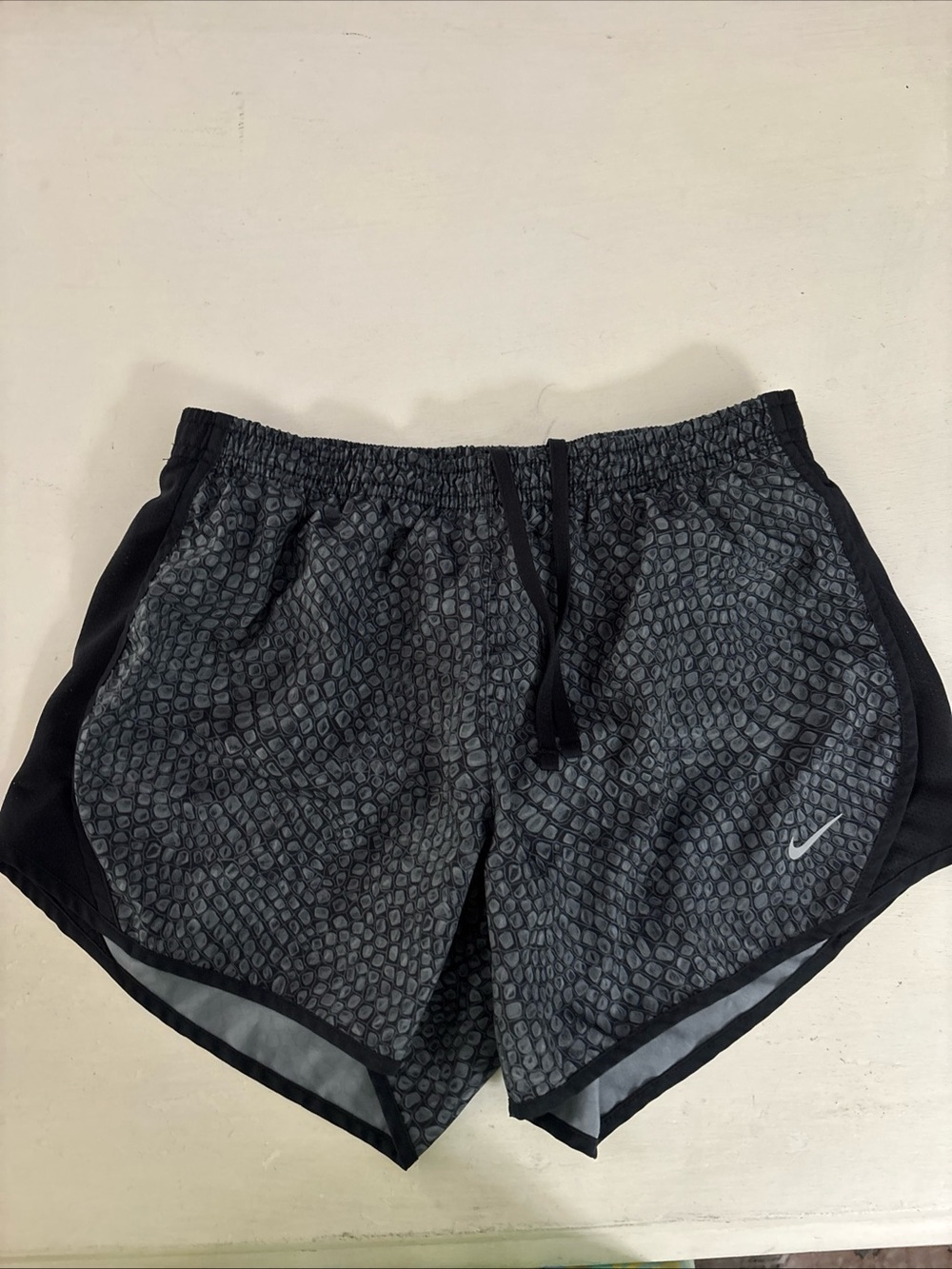 Nike Girl’s L Black Patterned Running Shorts